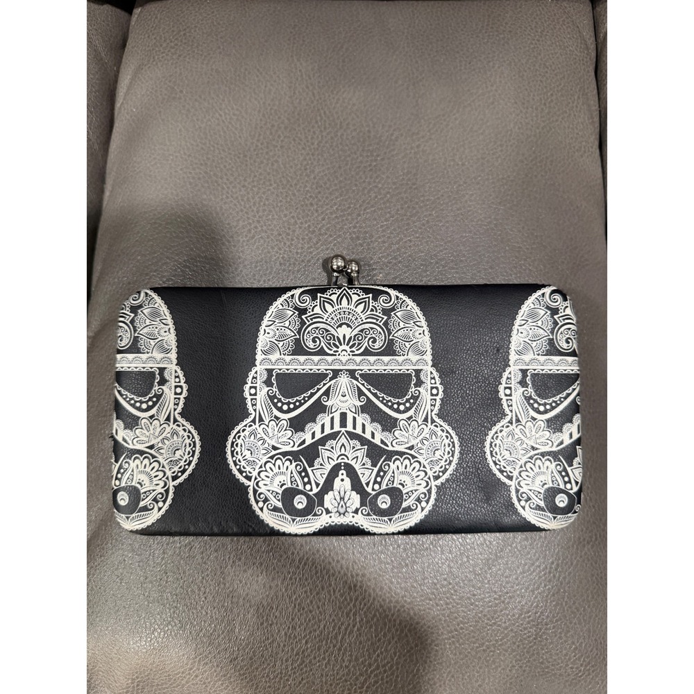 Black‎ Clutch Wallet Stormtrooper Helmet Mandala Design Kiss Lock